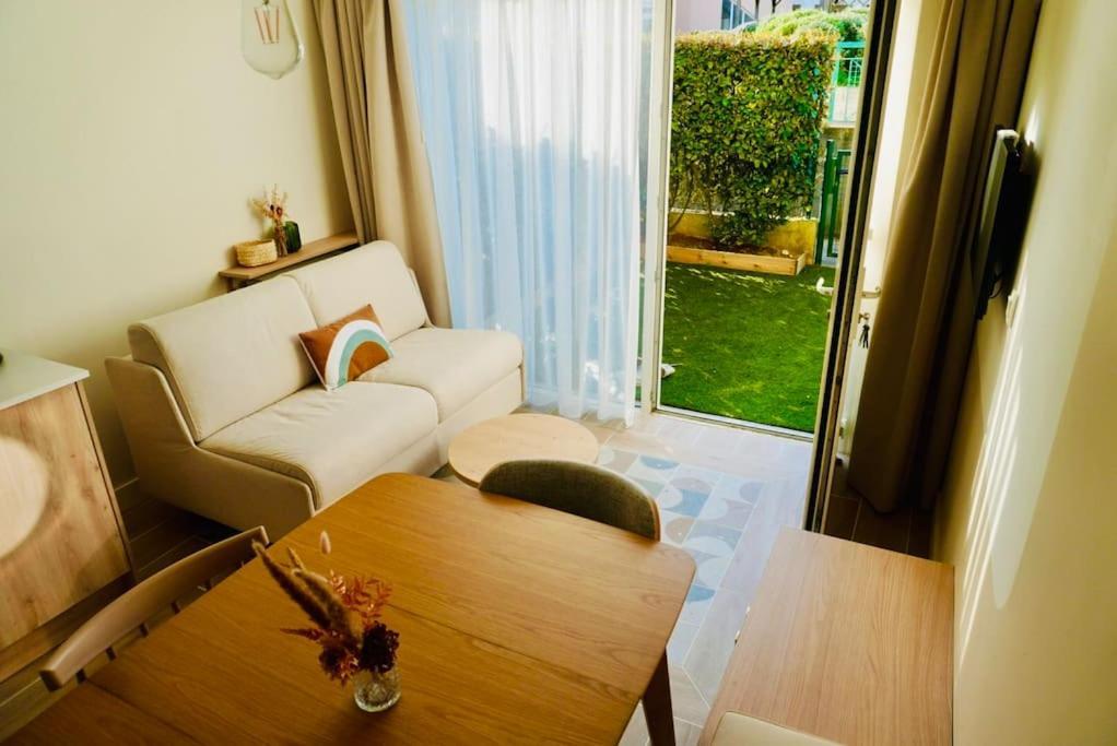 Le Bel Iris - Acces Direct Plage Apartment Chatelaillon-Plage Exterior photo